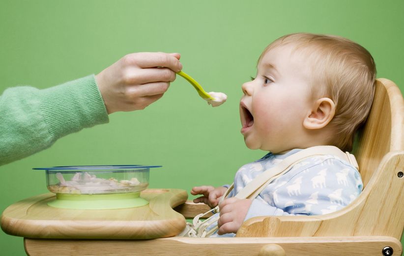 غذای جامد در برنامه غذایی نوزاد در سال اول