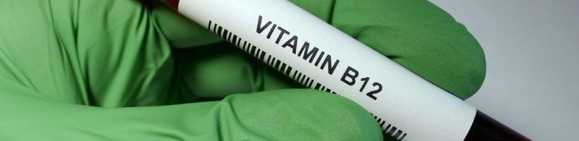 ۱۳ زنگ خطر کمبود ویتامین B12 که باید بشناسید