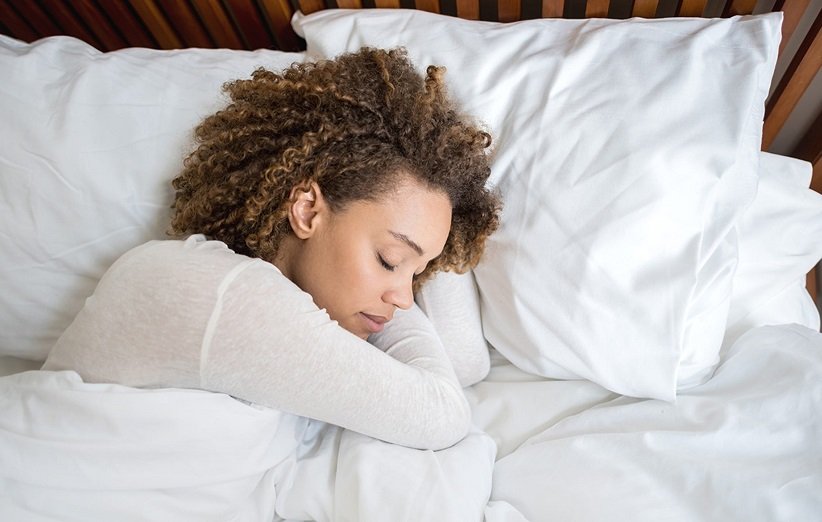 چرا خواب و استراحت شبانه اهمیت دارد؟ (10 فایده که انتظارش را ندارید)