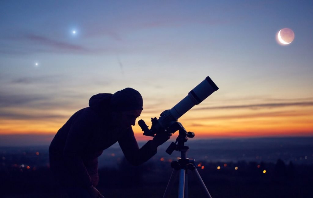 تلسکوپِ مناسب برای مشاهده‌ی ماه و سیارات