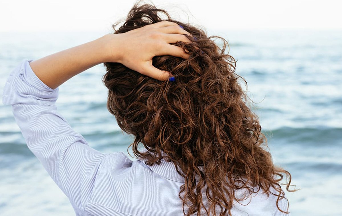 روغن تراپی مو جزو اصلی‌ترین مراحل روتین مراقبت از مو در تابستان است
