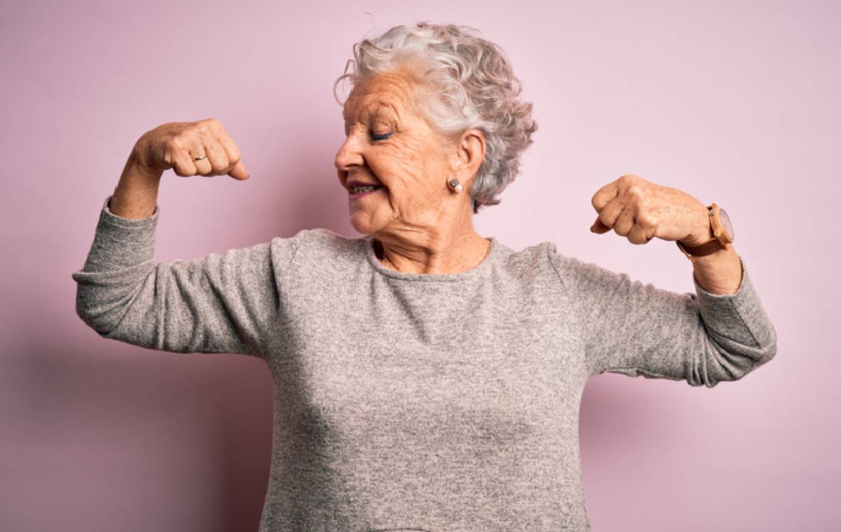 زن سالخورده‌ای با آمادگی جسمانی خوب
