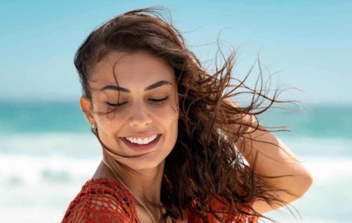 آب شور دریا برای مو مضر است؟