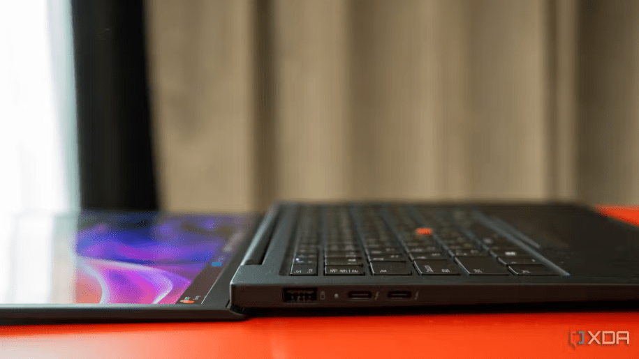 لپ تاپ لنوو ThinkPad X1 Carbon نسل 13 و یوگا اسلیم 7i (2024)