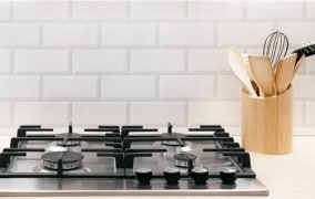 plate stove in kitchen