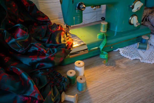  electric sewing machine, fabrics and spools of thread