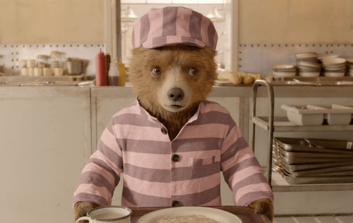 بهترین فیلم‌های کمدی خانوادگی؛ پدینگتون ۲ (Paddington 2)