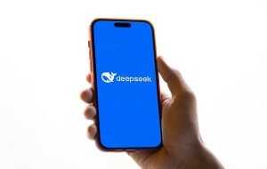 هوش مصنوعی دیپ‌ سیک (DeepSeek) چیست و چرا اهمیت زیادی دارد؟